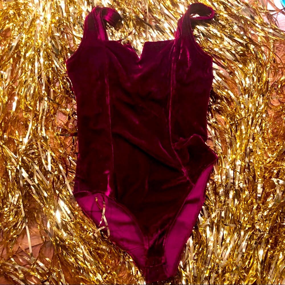 NWOT Shein V-Bar Velvet bodysuit